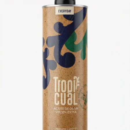 Frontalaufnahme der 750ml Dose Tropicual Everyday Natives Olivenöl Extra. Zylindrische Verpackung in natürlicher Kork-Optik mit blauen und grünen abstrakten Mustern auf weißem Hintergrund.