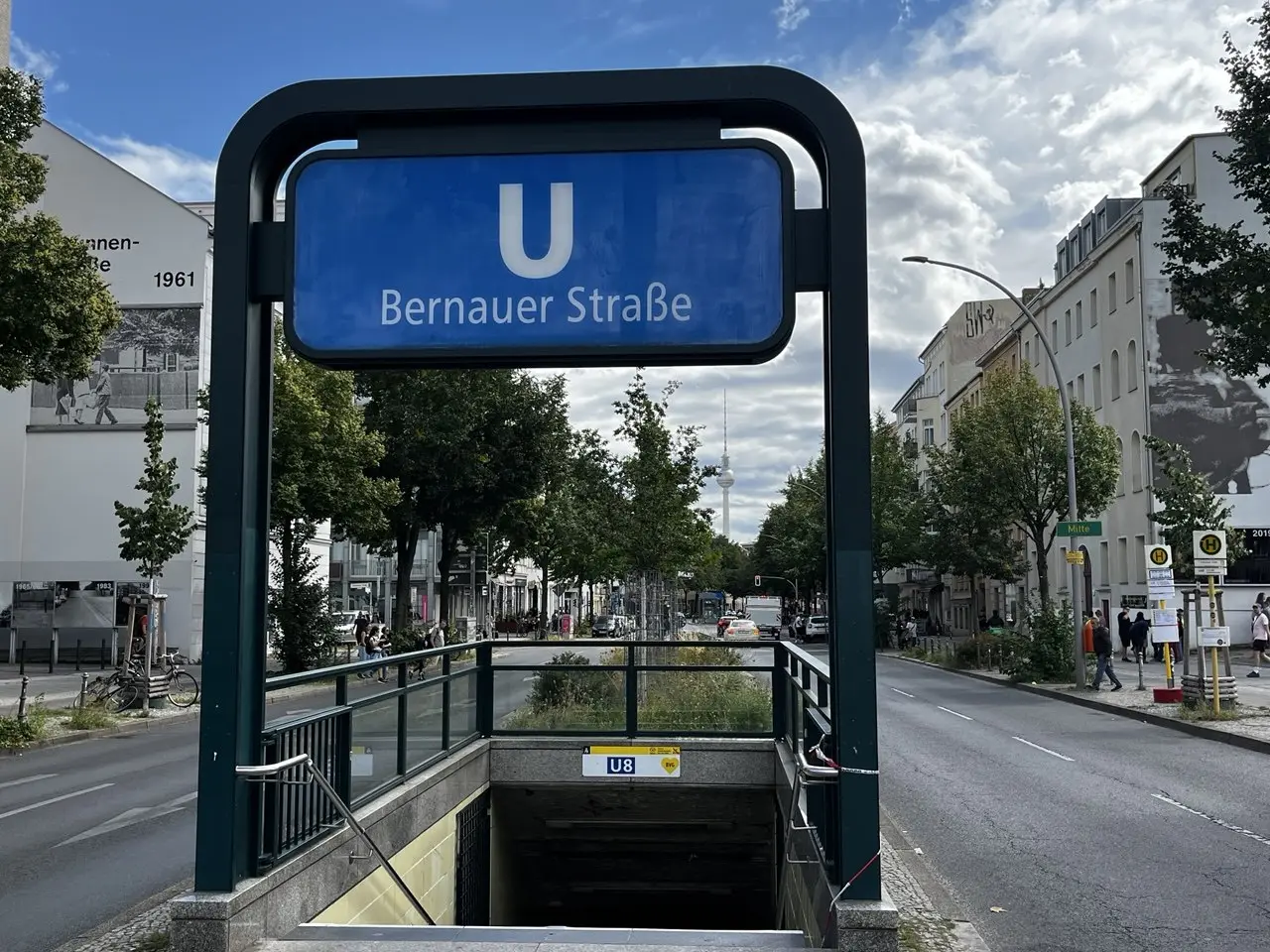 U-Bahnhof Bernauer Straße (U8) in Berlin Mitte — Abholpunkt für Avivoil Olivenöl
